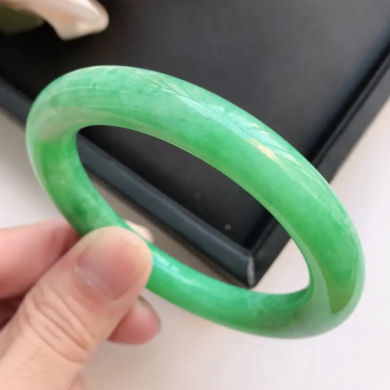 【自然光拍摄 圈口54.4mm 糯种满绿圆条手镯C120 玉质细腻水润,条形大方,高贵优雅,端庄大气
温馨提示:避免手镯圈口佩戴不合适,可以先咨询客服,询问测量圈口方法】图7