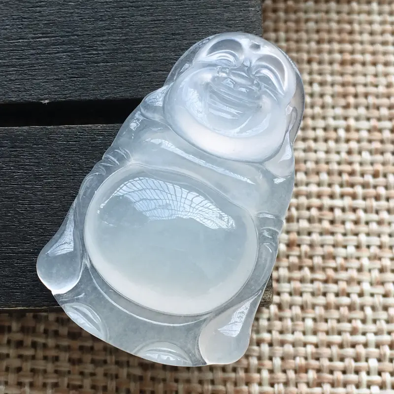 【自然光实拍,缅甸a货翡翠,冰种佛公,种好水润,饱满,玉质细腻,漂亮,品相佳,有孔可直接佩戴,】图2