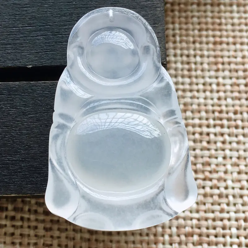 【自然光实拍,缅甸a货翡翠,冰种佛公,种好水润,饱满,玉质细腻,漂亮,品相佳,有孔可直接佩戴,】图5