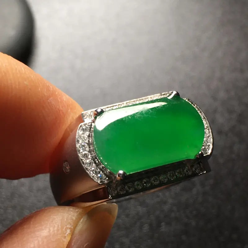 【阳绿马鞍翡翠💍,种好色辣,水润饱满,性价比高,裸石尺寸:13.5*7.9*3整体尺寸:18.4*11.5*6】图8