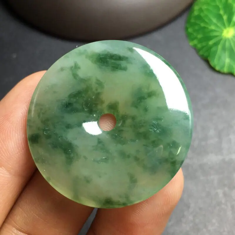 【❤️飘彩平安扣吊坠:种老水足,色泽漂亮,干净透光,雕工精美,圆润饱满,完美无裂,四季平安寓意佳,有孔。尺寸:32.9--5.4】图5