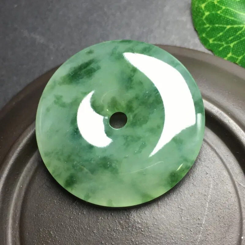 【❤️飘彩平安扣吊坠:种老水足,色泽漂亮,干净透光,雕工精美,圆润饱满,完美无裂,四季平安寓意佳,有孔。尺寸:32.9--5.4】图6