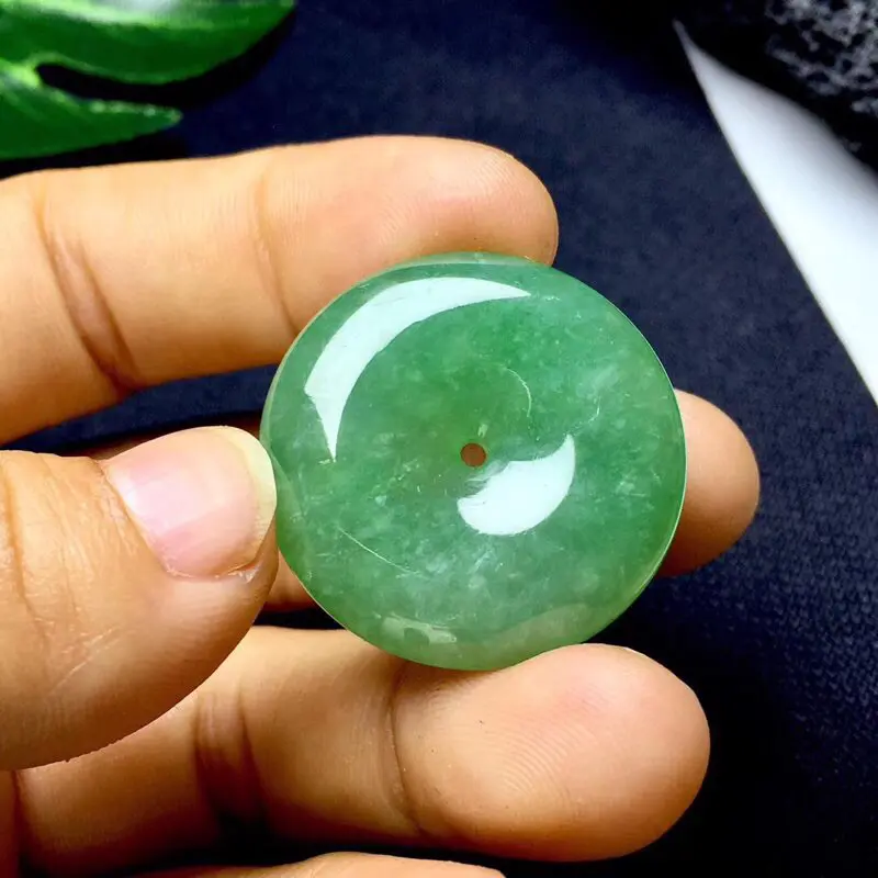 【❤️满绿平安扣吊坠:种老水足,色泽漂亮,干净起光,圆润饱满,四季平安,圆圆满满寓意佳,有孔。尺寸:27.7--6.7。】图4