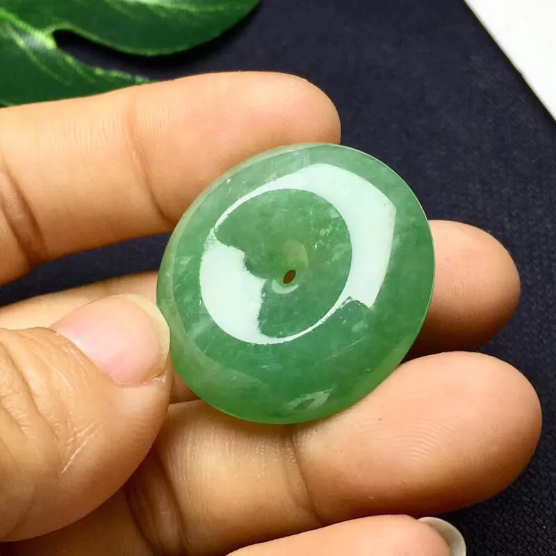 【❤️满绿平安扣吊坠:种老水足,色泽漂亮,干净起光,圆润饱满,四季平安,圆圆满满寓意佳,有孔。尺寸:27.7--6.7。】图5