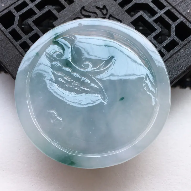 【A货翡翠 冰糯种飘花观音菩萨挂件 尺寸54.9*6.1mm 水头好,料子细腻,飘花灵动】图4