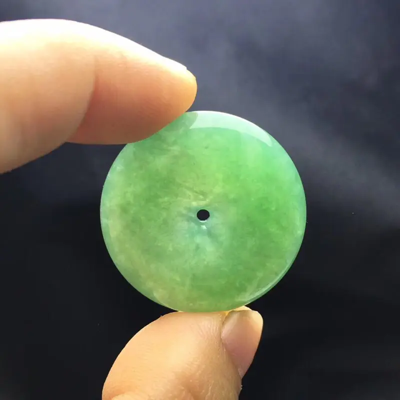 【❤️满绿平安扣吊坠:种老水足,色泽漂亮,干净起光,圆润饱满,四季平安,圆圆满满寓意佳,有孔。尺寸:27.7--6.7。】图3