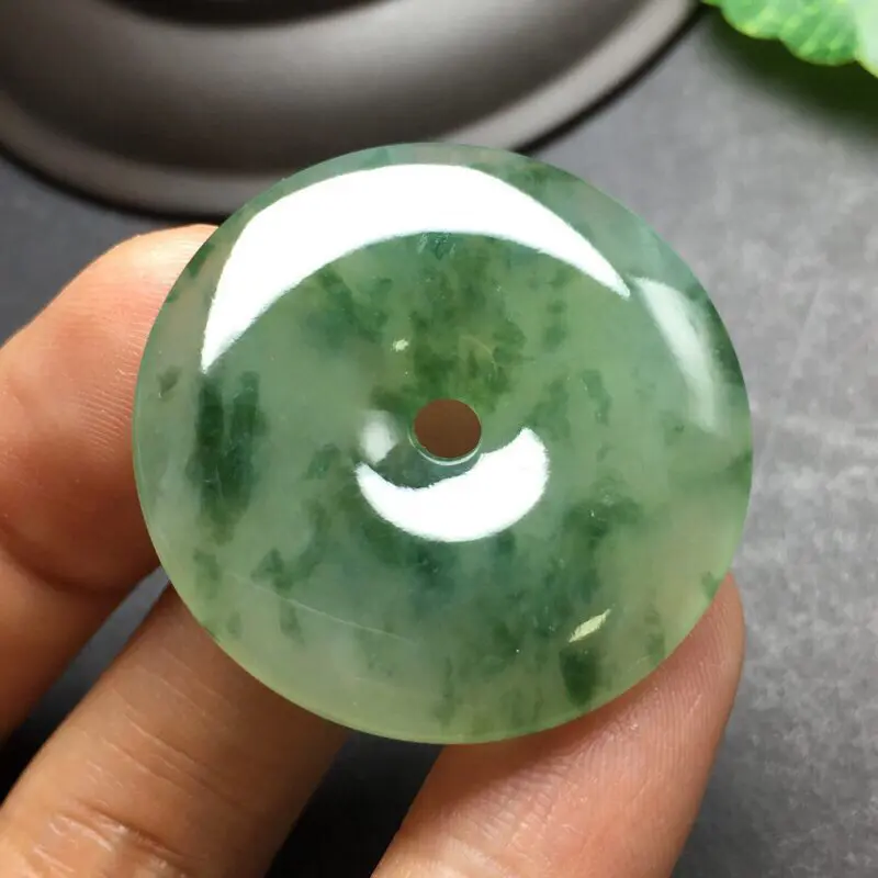 【❤️飘彩平安扣吊坠:种老水足,色泽漂亮,干净透光,雕工精美,圆润饱满,完美无裂,四季平安寓意佳,有孔。尺寸:32.9--5.4】图4