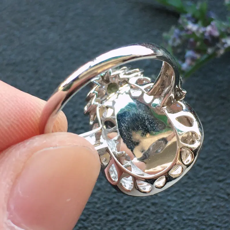 【精品翡翠18K镶嵌伴钻葫芦戒指,雕工精美,玉质莹润,尺寸:内径:17MM,裸石尺寸:14.8*12*2.7MM,总质量:4.1g】图6