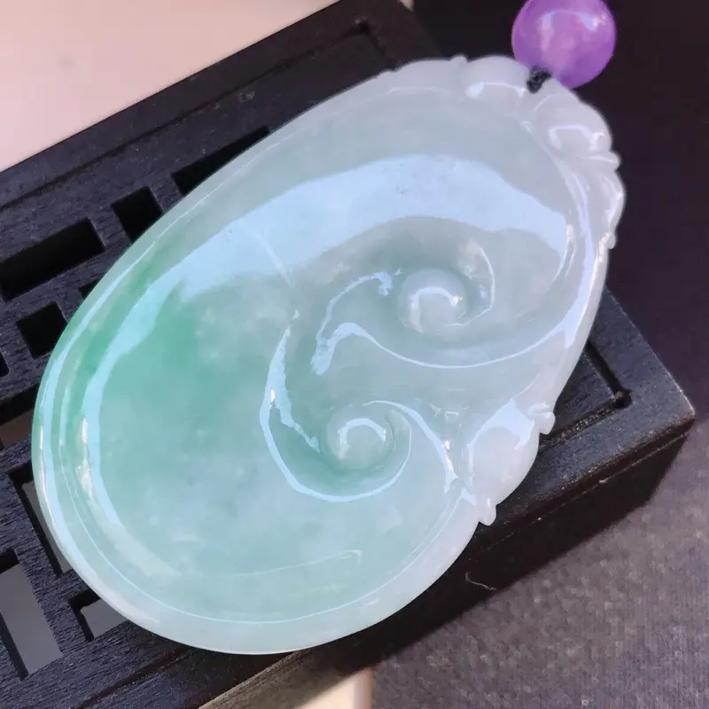 【翡翠A货 糯种水润飘阳绿翡翠吉祥如意吊坠 尺寸53/34.5/6.3(顶珠配饰珠)】图10