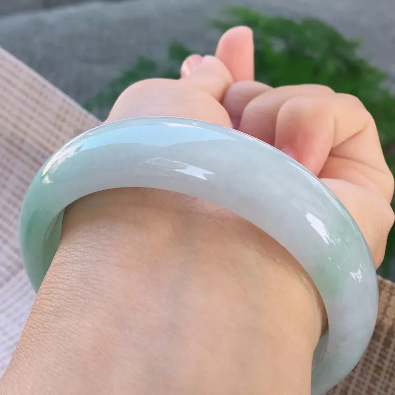 【正圈57-58,天然A货翡翠-莹润优雅,精美飘绿,质地细腻,正装玉手镯 完美无纹裂,尺寸圈口57.8/15.8/7.8 120423】图8