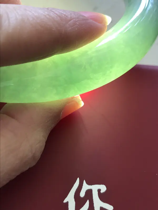【自然光拍摄 圈口58.2mm 糯种浅绿圆条手镯C144玉质细腻水润,条形大方,高贵优雅,端庄大气
温馨提示:避免手镯圈口佩戴不合适,可以先咨询客服,询问测量圈口方法】图9