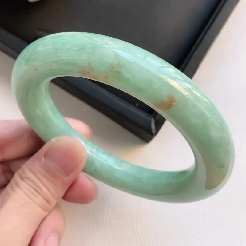 【自然光拍摄 圈口58.2mm 糯种浅绿圆条手镯C144玉质细腻水润,条形大方,高贵优雅,端庄大气
温馨提示:避免手镯圈口佩戴不合适,可以先咨询客服,询问测量圈口方法】图7