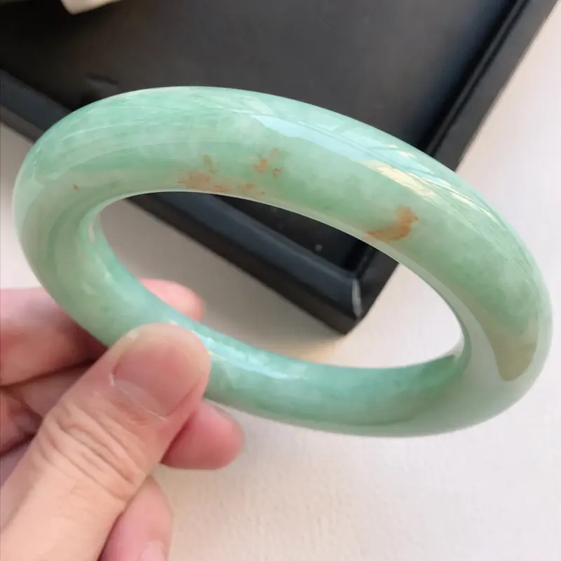 【自然光拍摄 圈口58.2mm 糯种浅绿圆条手镯C144玉质细腻水润,条形大方,高贵优雅,端庄大气
温馨提示:避免手镯圈口佩戴不合适,可以先咨询客服,询问测量圈口方法】图6