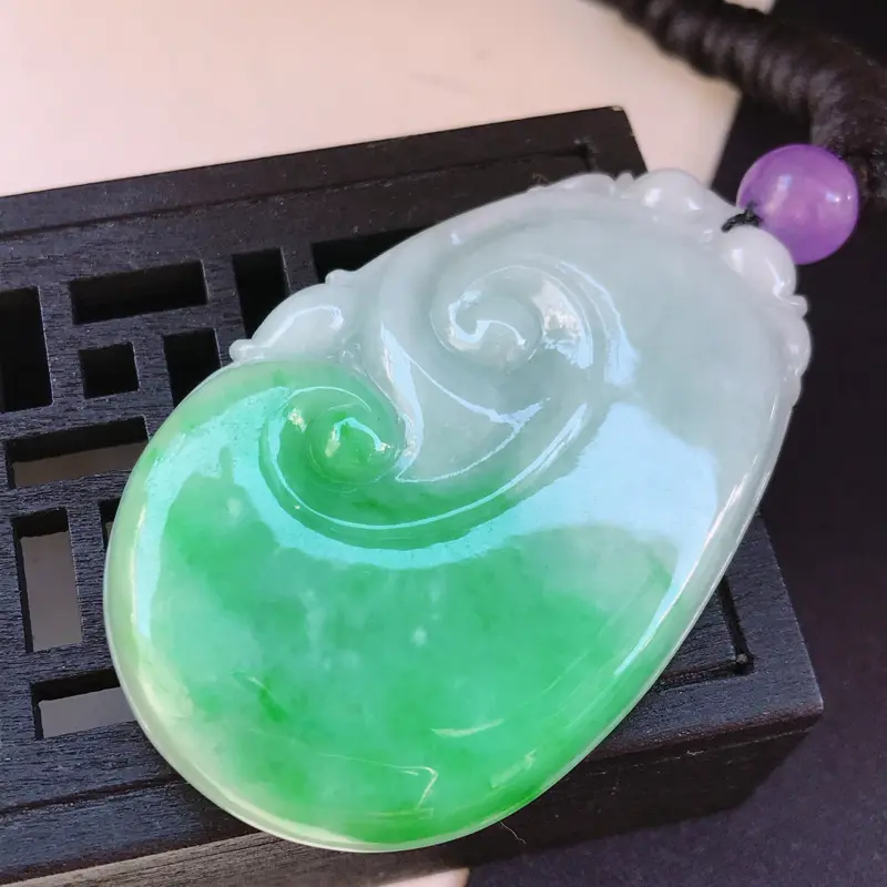 【翡翠A货 糯种水润飘阳绿翡翠吉祥如意吊坠 尺寸53/34.5/6.3(顶珠配饰珠)】图8