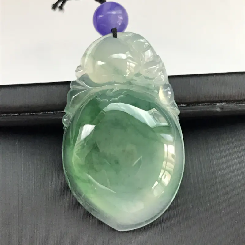 【天然翡翠A货,配珠不是翡翠,冰种飘花灵猴献桃,色泽鲜艳,料子细腻,冰透水润,款式精美,性价比高】图5
