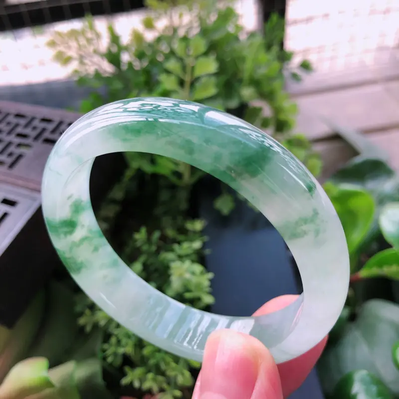 【飘绿花精美正装翡翠手镯,圈口55.8*13*7.3mm】图1
