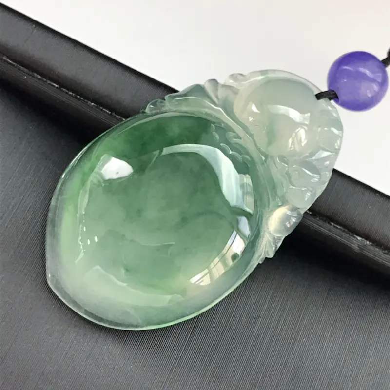 【天然翡翠A货,配珠不是翡翠,冰种飘花灵猴献桃,色泽鲜艳,料子细腻,冰透水润,款式精美,性价比高】图2