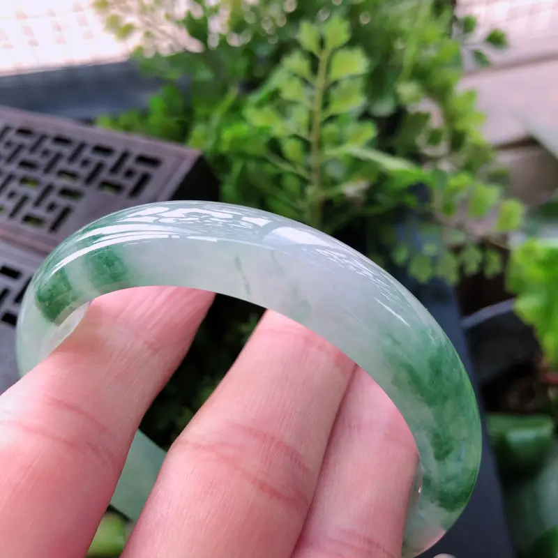 【飘绿花精美正装翡翠手镯,圈口55.8*13*7.3mm】图11