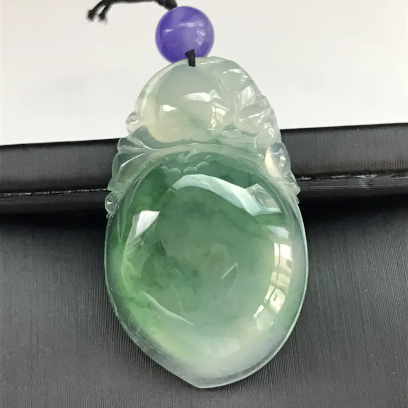 【天然翡翠A货,配珠不是翡翠,冰种飘花灵猴献桃,色泽鲜艳,料子细腻,冰透水润,款式精美,性价比高】图4