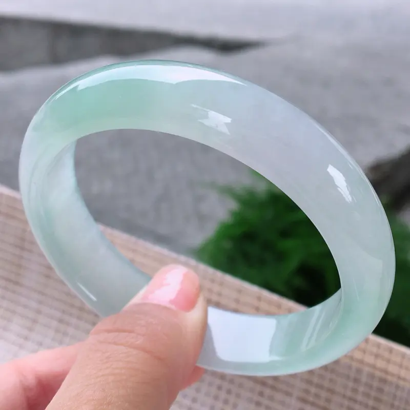 【正圈55,天然A货翡翠-水润起胶感,清秀浅绿,高档精美,正装玉手镯 尺寸圈口55.0/13.6/7.2 120530】图4