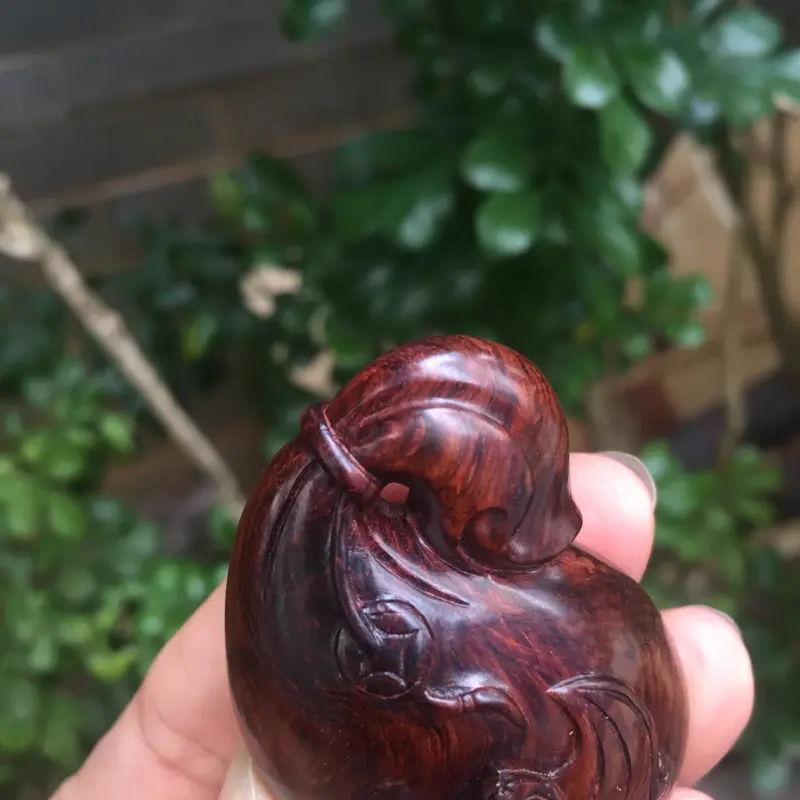 【海南黄花梨老油梨,钱袋,代代数钱,材质一流,纯手工精雕,值得收藏,高53.9.宽36.5.厚22.克重19.2g】图1