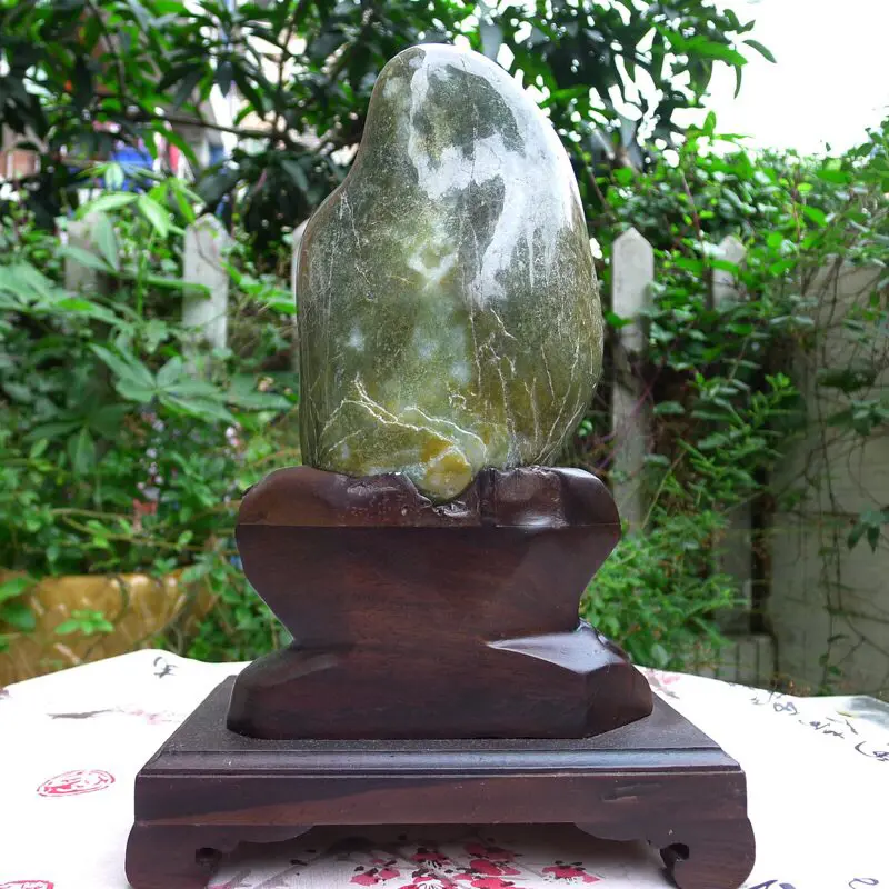 【翡翠原石皮,老种老油青蓝水绿达摩摆件 达摩大师菩提树下修禅精品摆件 裸石尺寸200*120*50mm 连座310*210*120mm 重2.51公斤】图7