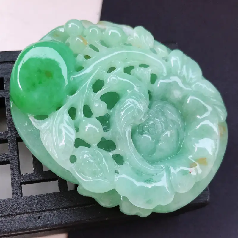 【翡翠A货 糯种水润飘阳绿翡翠花开富贵吊坠 尺寸55.2/44.3/13.2】图3