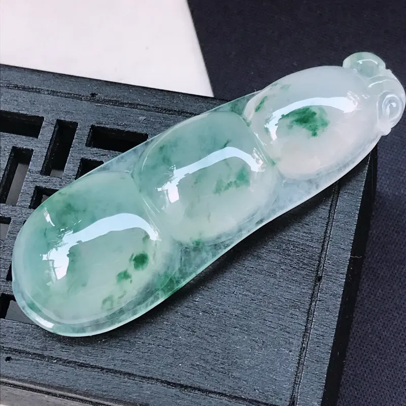 【翡翠A货 冰糯种水润飘花翡翠四季豆吊坠 尺寸62.5/23.1/9.5】图5