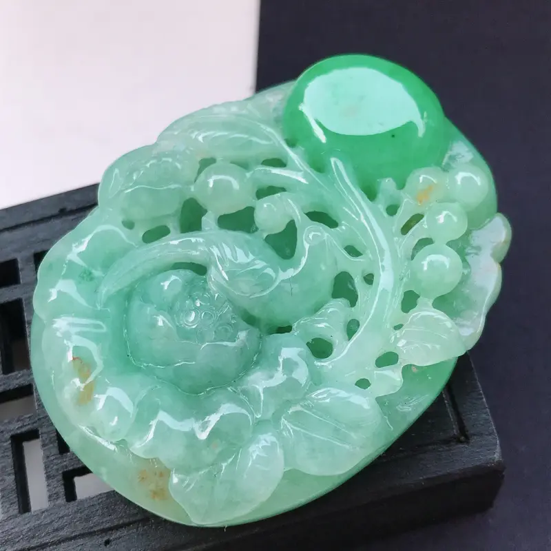 【翡翠A货 糯种水润飘阳绿翡翠花开富贵吊坠 尺寸55.2/44.3/13.2】图6