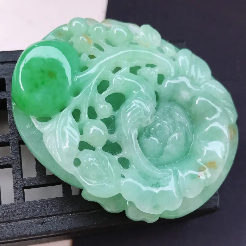 【翡翠A货 糯种水润飘阳绿翡翠花开富贵吊坠 尺寸55.2/44.3/13.2】图1