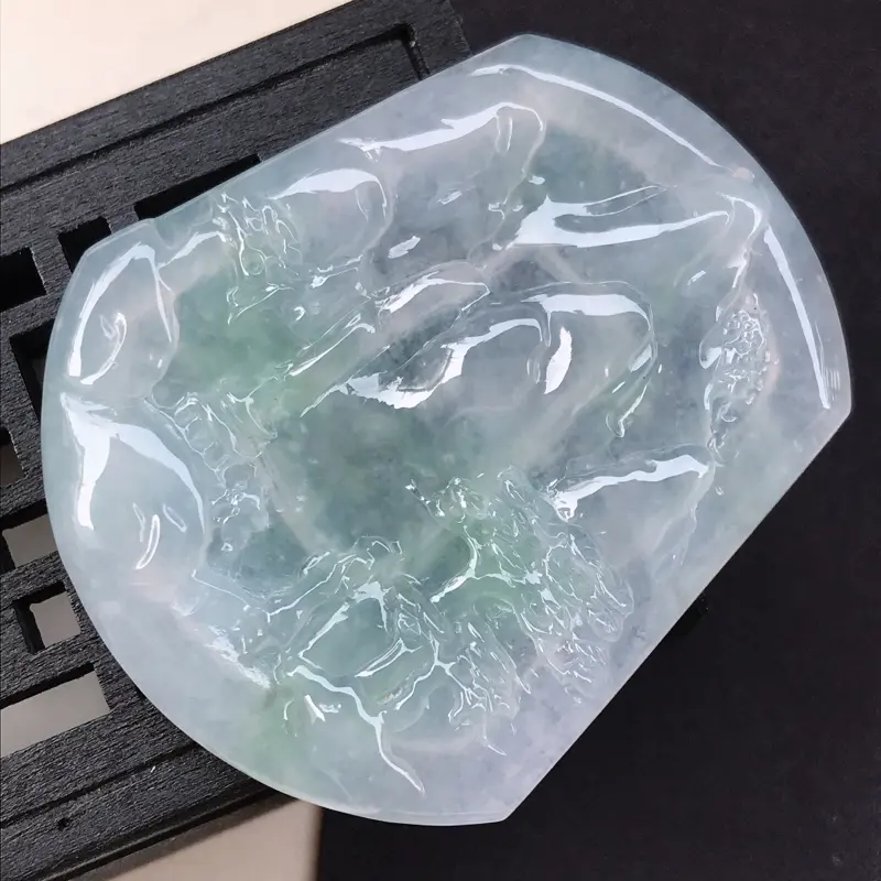 【翡翠A货 糯化种水润飘花翡翠山水牌吊坠 尺寸51.9/45.3/5.9】图4