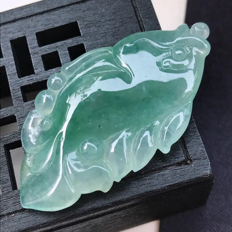 【翡翠A货 糯化种水润飘花翡翠年年有鱼吊坠 尺寸48.5/24.7/6】图3