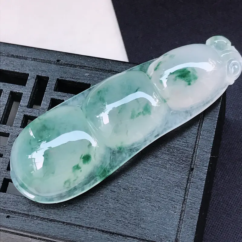 【翡翠A货 冰糯种水润飘花翡翠四季豆吊坠 尺寸62.5/23.1/9.5】图2