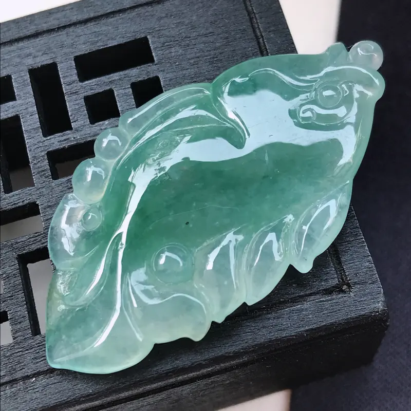 【翡翠A货 糯化种水润飘花翡翠年年有鱼吊坠 尺寸48.5/24.7/6】图6