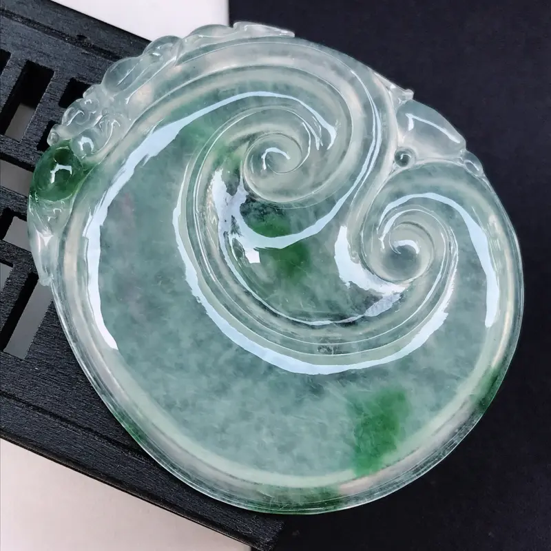 【翡翠A货 冰糯种水润飘花翡翠吉祥如意吊坠 尺寸56.5/48.3/5.2】图2