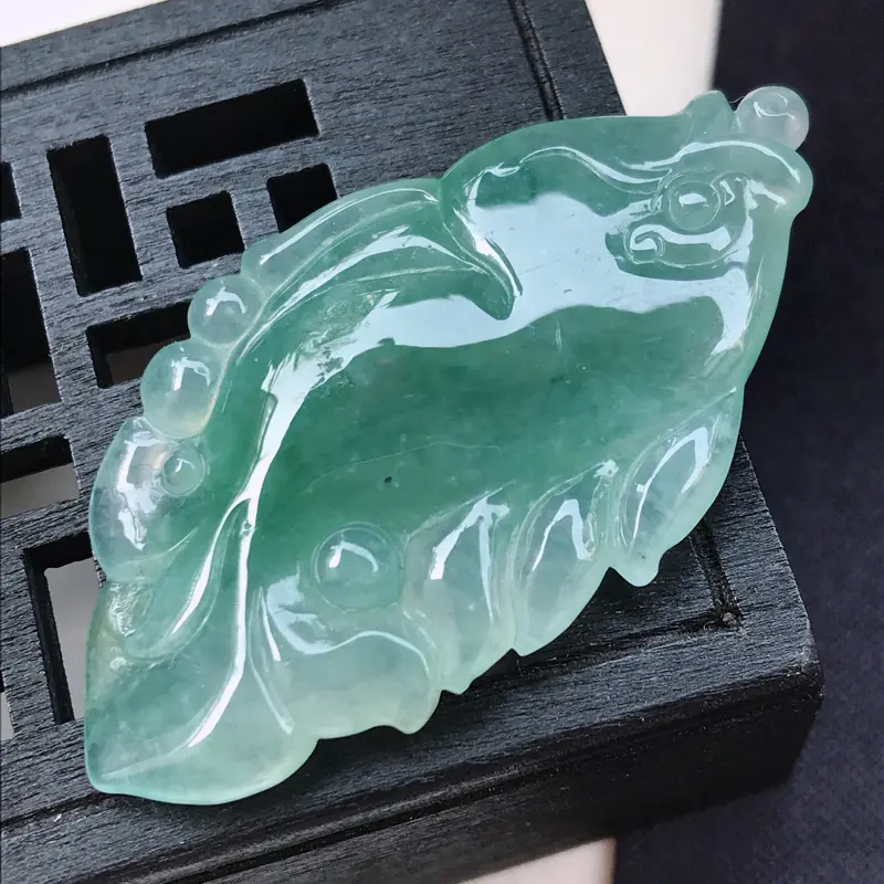 【翡翠A货 糯化种水润飘花翡翠年年有鱼吊坠 尺寸48.5/24.7/6】图5
