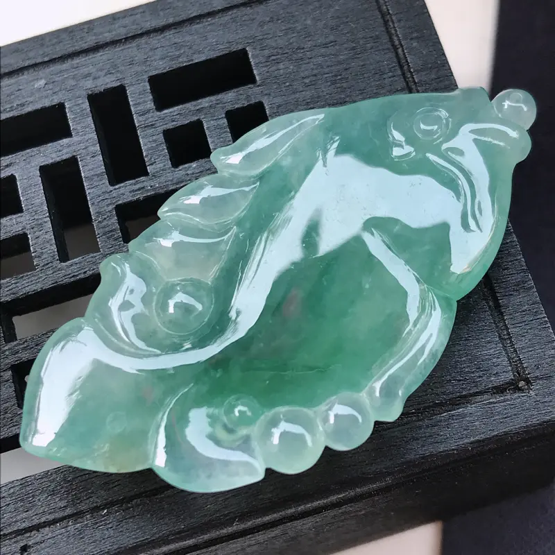【翡翠A货 糯化种水润飘花翡翠年年有鱼吊坠 尺寸48.5/24.7/6】图10