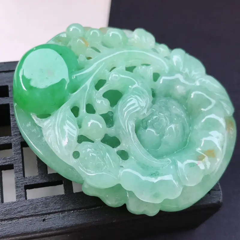 【翡翠A货 糯种水润飘阳绿翡翠花开富贵吊坠 尺寸55.2/44.3/13.2】图2