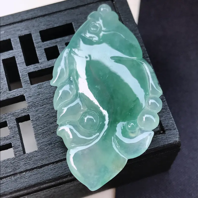 【翡翠A货 糯化种水润飘花翡翠年年有鱼吊坠 尺寸48.5/24.7/6】图9