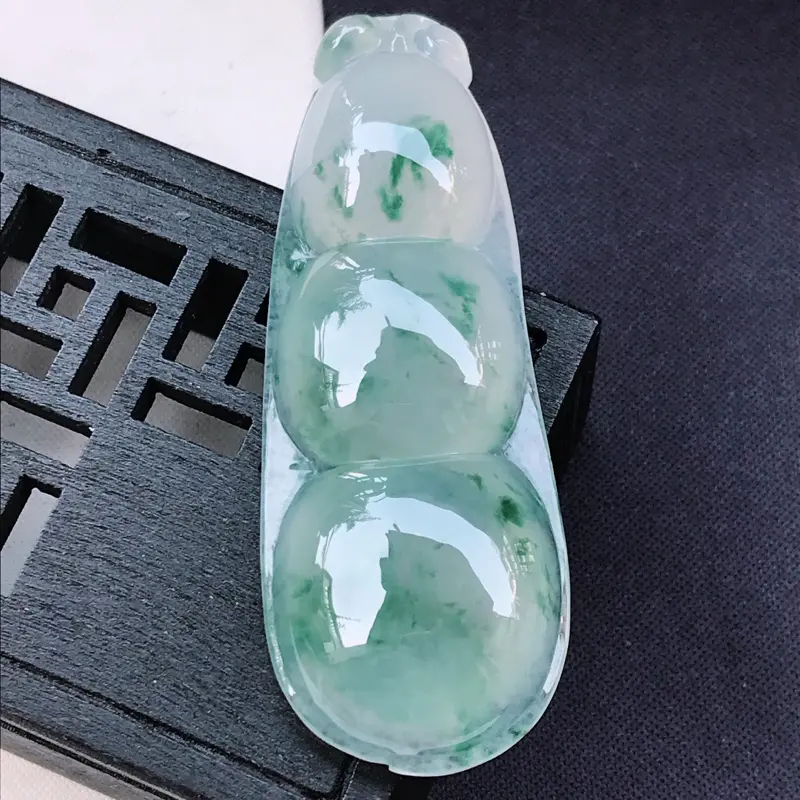 【翡翠A货 冰糯种水润飘花翡翠四季豆吊坠 尺寸62.5/23.1/9.5】图9