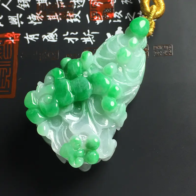 【糯种带色百财吊坠 尺寸54-32-17毫米 色泽艳丽 雕工精湛 玉质细腻】图6