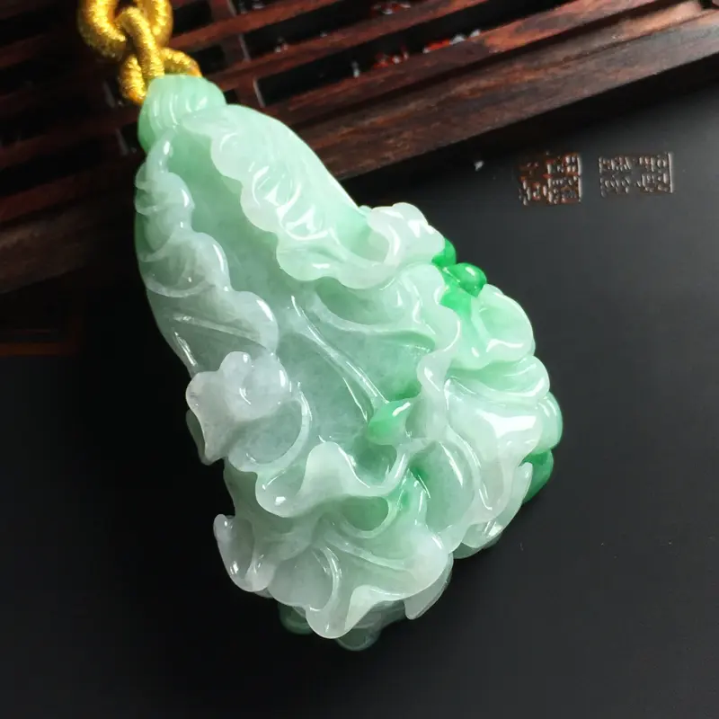 【糯种带色百财吊坠 尺寸54-32-17毫米 色泽艳丽 雕工精湛 玉质细腻】图7