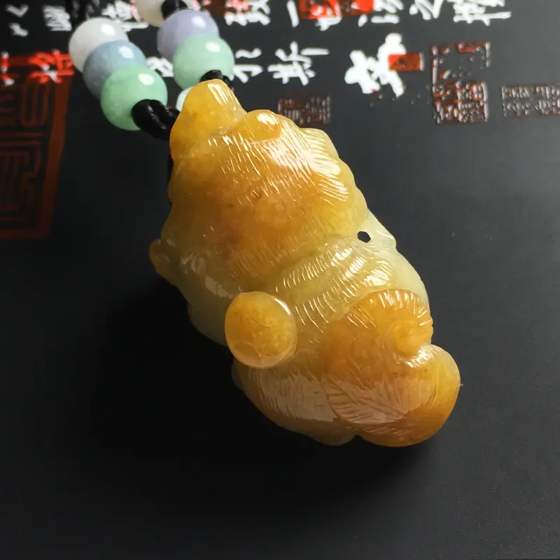 【糯种黄翡旺财吊坠 尺寸37-26-6毫米 色泽艳丽 玉质细腻 款式精致】图3