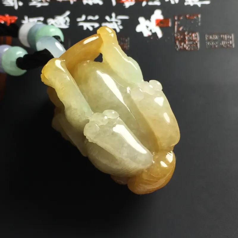 【糯种黄翡旺财吊坠 尺寸37-26-6毫米 色泽艳丽 玉质细腻 款式精致】图7