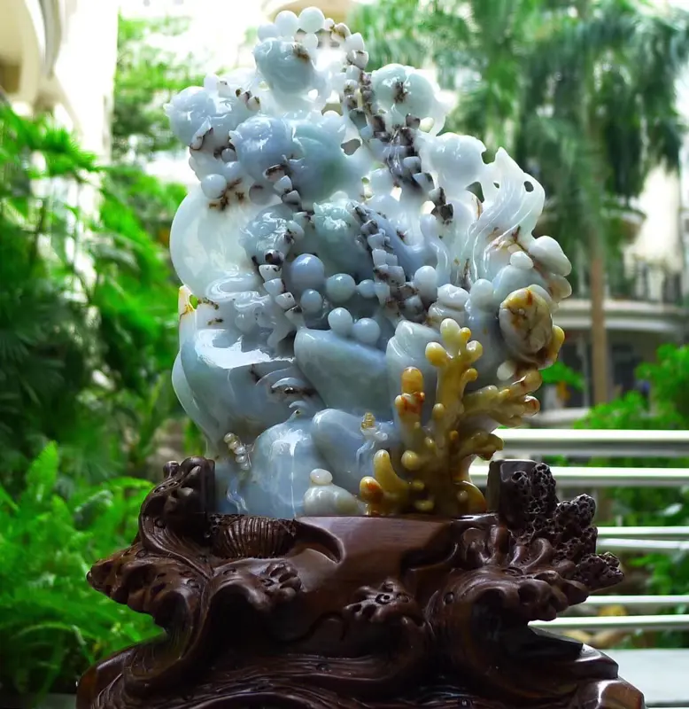 翡翠A货老坑水润三彩精工生机勃勃海底世界，俏色珊瑚礁摆件   裸石尺寸：235/170/40 连底坐：340/235/125mm  重量：1680g