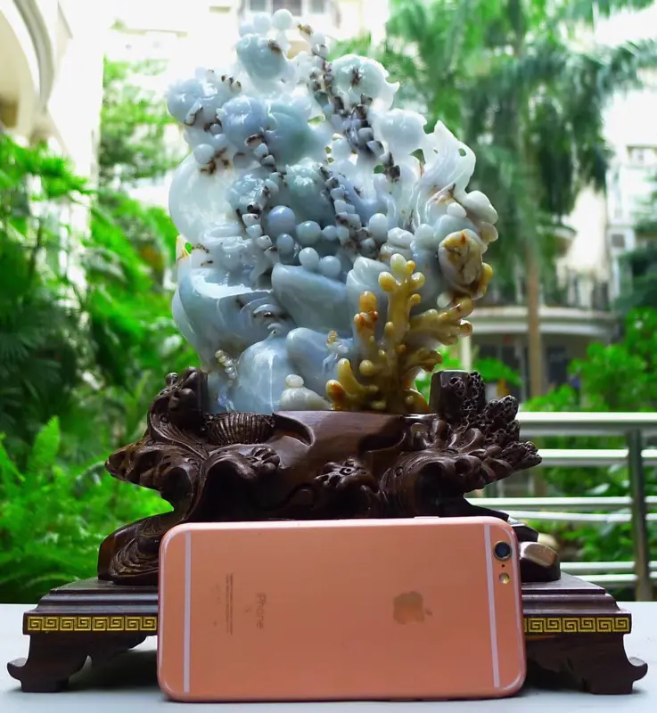 翡翠A货老坑水润三彩精工生机勃勃海底世界，俏色珊瑚礁摆件   裸石尺寸：235/170/40 连底坐：340/235/125mm  重量：1680g