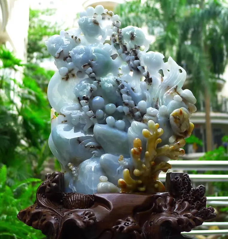 翡翠A货老坑水润三彩精工生机勃勃海底世界，俏色珊瑚礁摆件   裸石尺寸：235/170/40 连底坐：340/235/125mm  重量：1680g