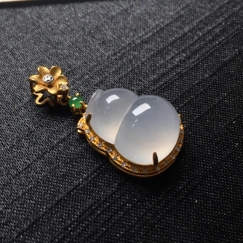 【翡翠a货,冰葫芦吊坠,18k金镶嵌,水润饱满,雕工精湛,种水一流,佩戴精美,性价比高,实物漂亮】图6