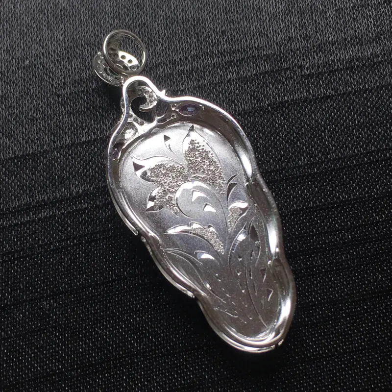 【翡翠a货,飘绿叶子吊坠,18k金镶嵌,水润饱满,雕工精湛,种水一流,佩戴精美,性价比高,实物漂亮】图9