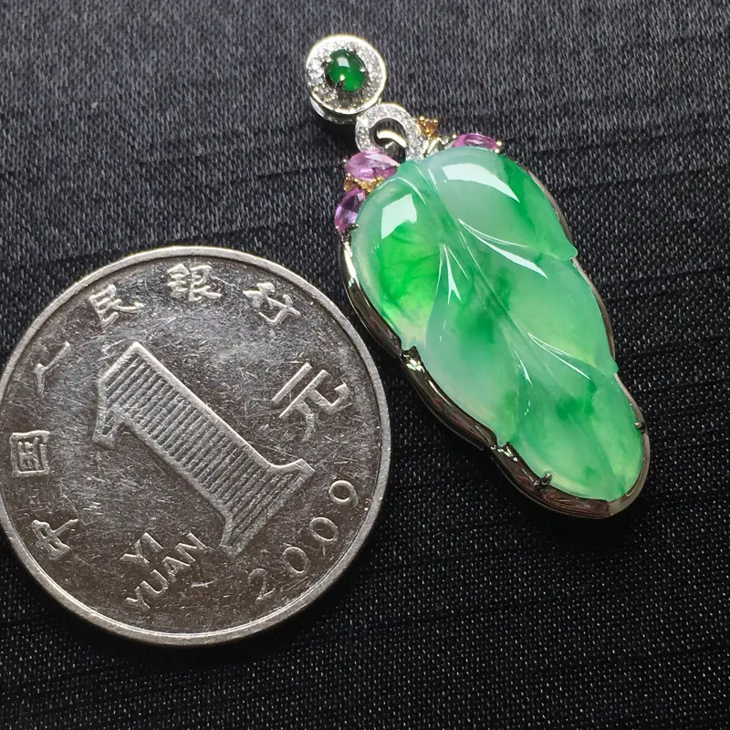 【翡翠a货,飘绿叶子吊坠,18k金镶嵌,水润饱满,雕工精湛,种水一流,佩戴精美,性价比高,实物漂亮】图8